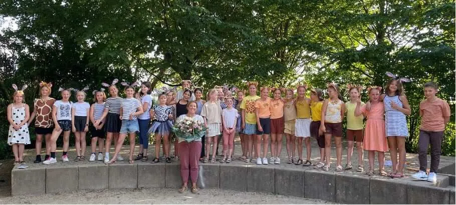 Grundschule Offenbach an der Queich - Schulchor Musikcalauffuehrung 02